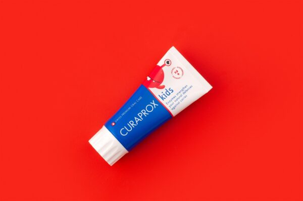 MARKETING CURAPROX kids Kinderzahnp Erdbeere 950ppm F 60 ml