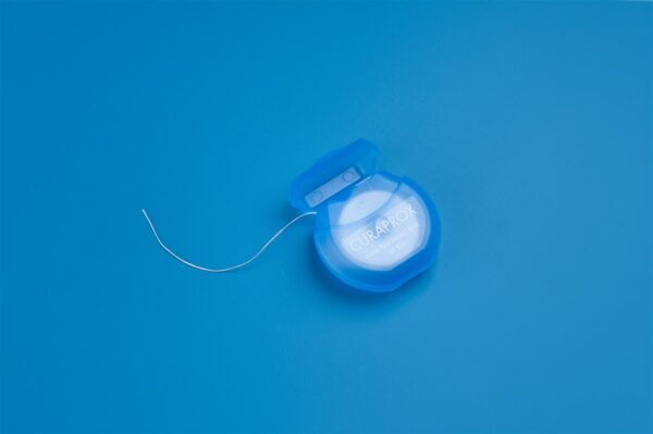 CURAPROX DF 834 Zahnseide 50m gewachst mint